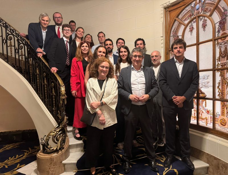Alumnos durante una visita institucional