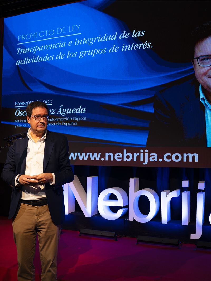 Óscar López presenta el proyecto de ley de grupos de interés