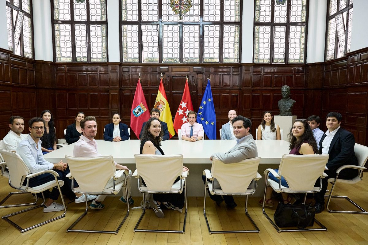 Encuentro con José Luis Martínez-Almeida en el Ayuntamiento de Madrid