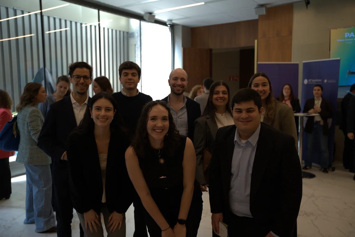 Alumnos en un encuentro profesional