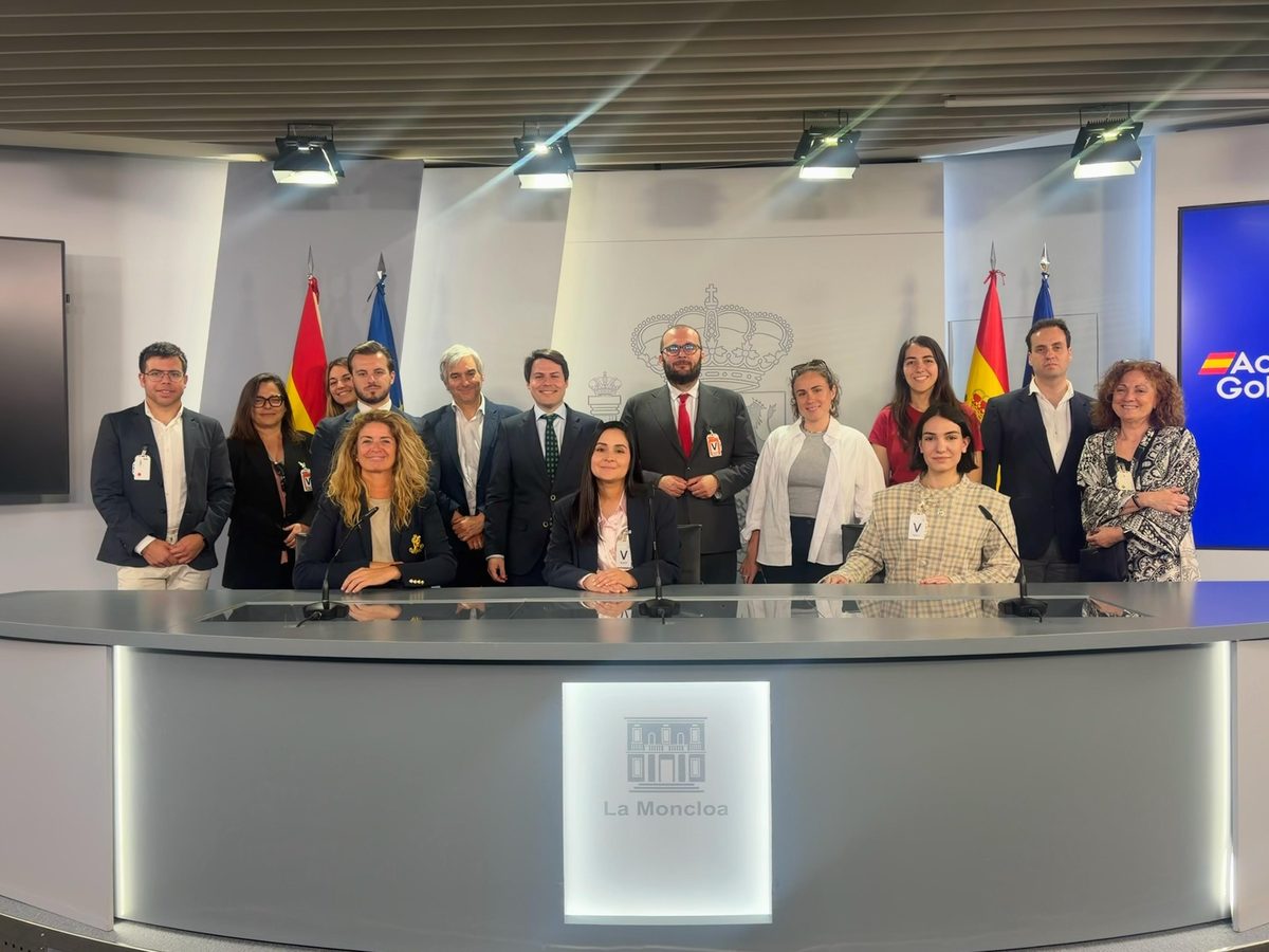 Visita de alumnos a la sala de prensa de La Moncloa