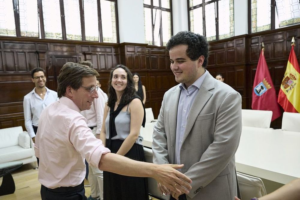 Estudiantes del máster durante una visita institucional al Ayuntamiento de Madrid