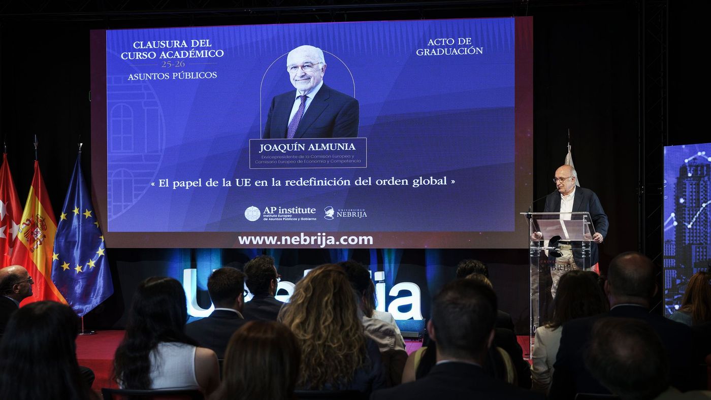 Joaquín Almunia en el acto de clausura del curso académico 2025-2026