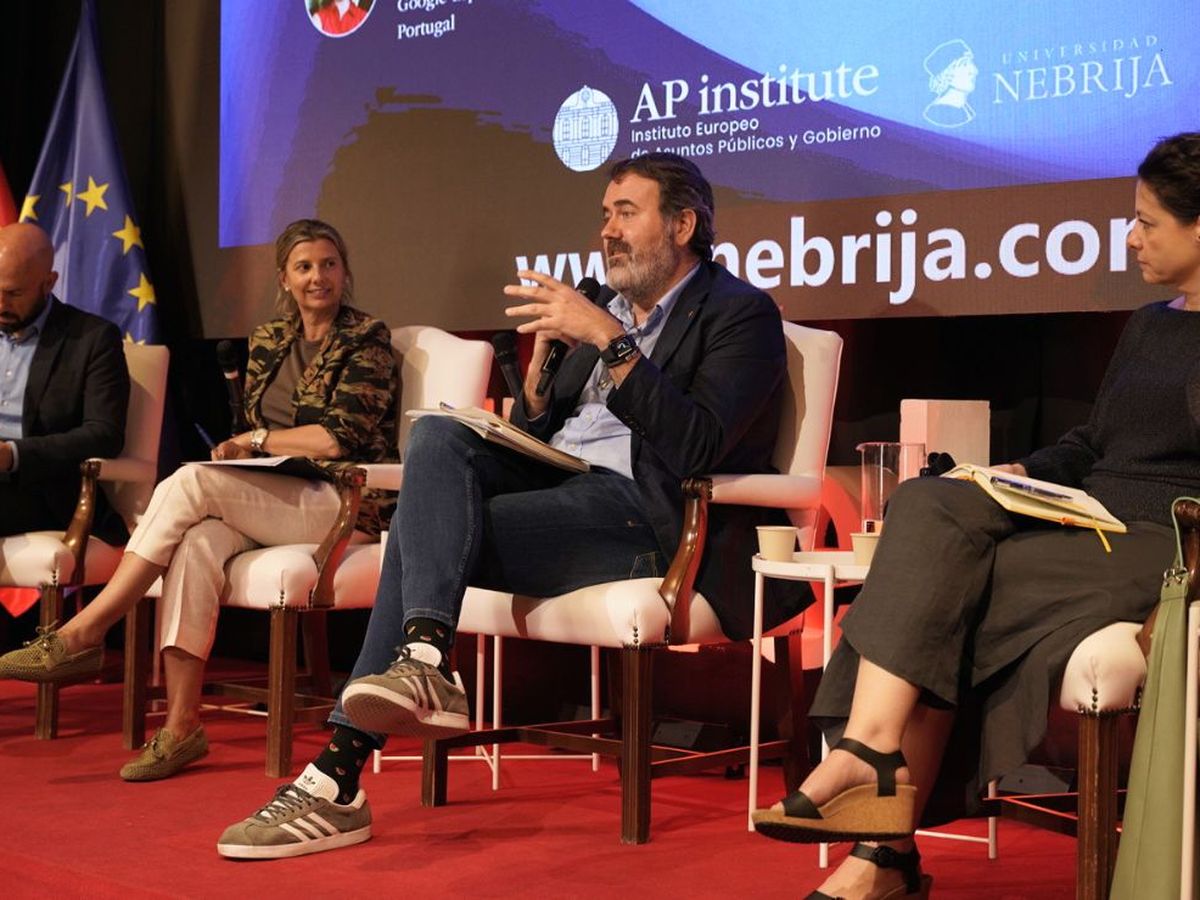 Coloquio sobre la protección de menores en entornos digitales