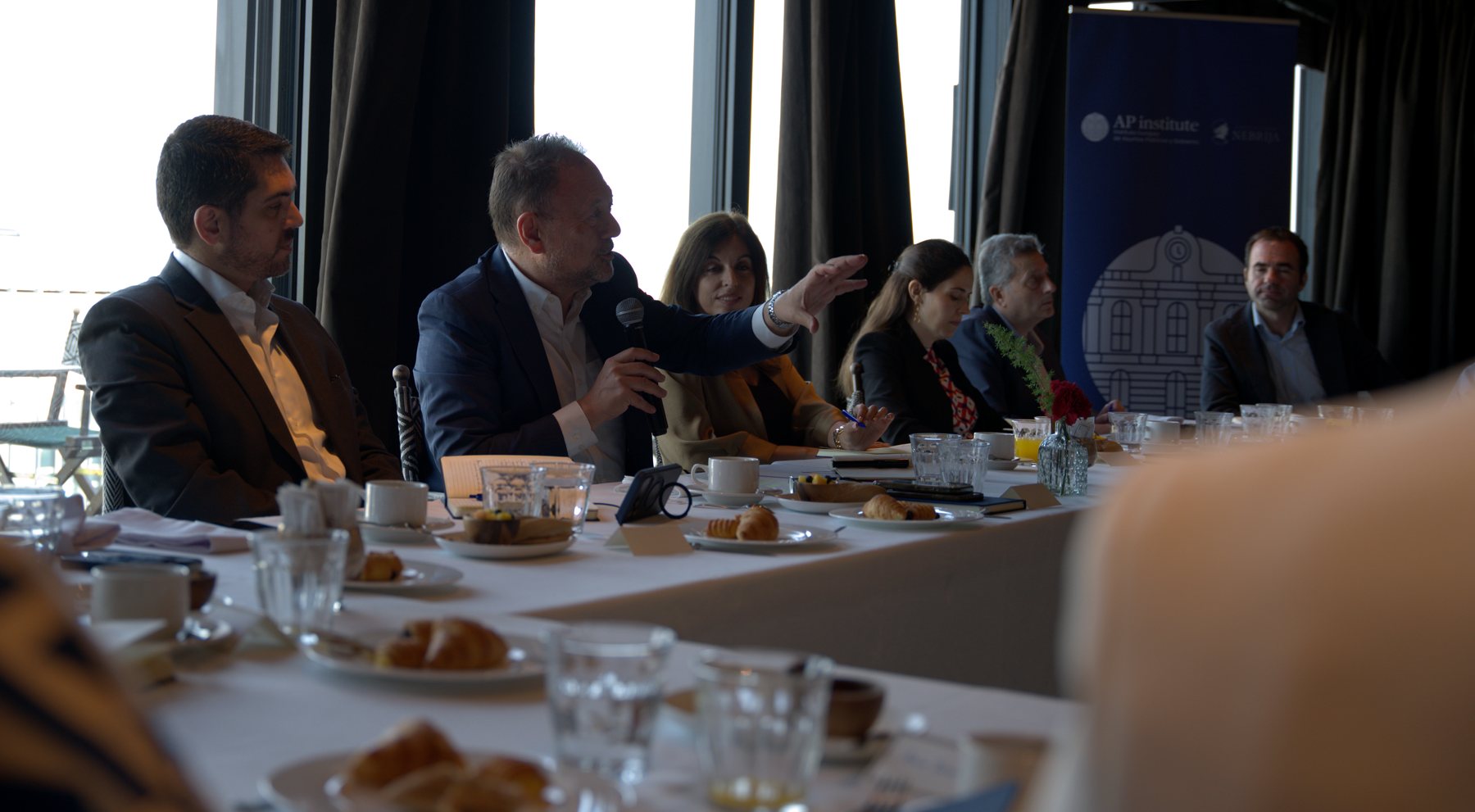 Desayuno AP institute con directivos y responsables públicos