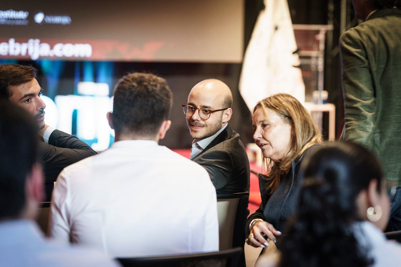 Alumnos del Executive Master conversando durante un encuentro de networking