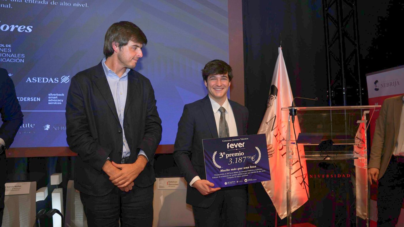 Entrega del tercer premio del Concurso de Jóvenes Talentos, patrocinado por Fever